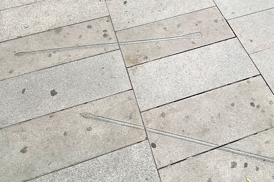 Flechas de Artemisa. PRIMARK de Gran Vía (Metro Callao)